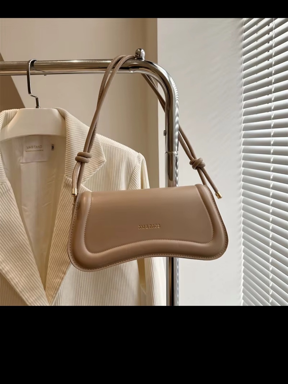 Shoulder Bags - Picture 5 of 10
